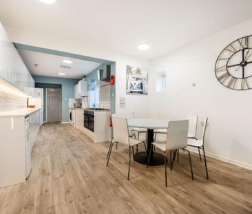 8 bedroom terraced house to rent - Photo 1