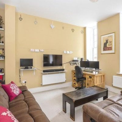 Chichester 2 bedroom flat to rent - Photo 1