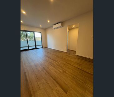 Unfurnished Brand new 2 x 2 apartment - Photo 2