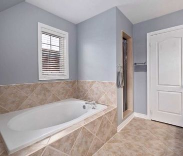 For Lease - 398 VAN KIRK Drive, Brampton, Ontario - Photo 2