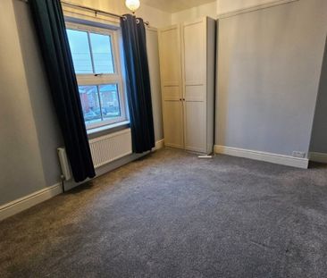 2 bed Terraced - To Let - Photo 5