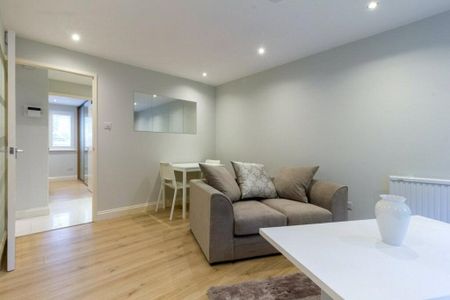 John Maurice Close, London, SE17 1PY - Photo 2