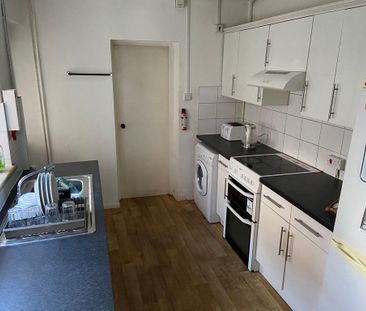 1 bedroom in a house share to rent - Photo 4