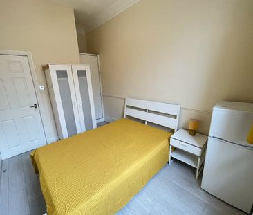 Room in a Shared House, High Road, NW10 - Photo 4