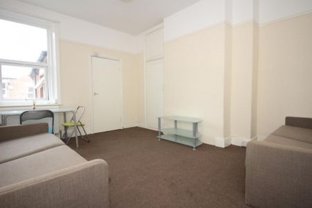 3 bedroom Student Flat to rent in Coniston Avenue, Jesmond, Newcastle upon Tyne, NE2 - Photo 2