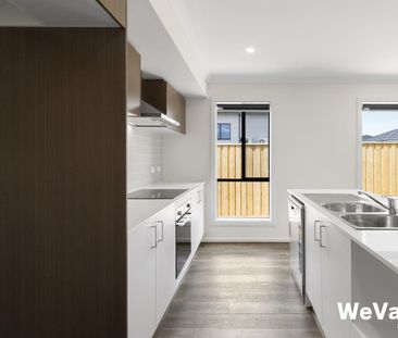 Modern Family Home - Photo 3