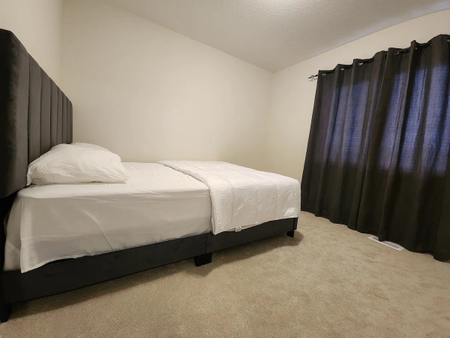 For Lease - 33 Wintergreen Crescent, Haldimand, Ontario - Photo 2