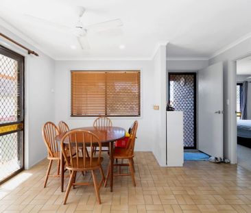 Spacious Family Home in Prime Andergrove Location&excl; - Photo 3