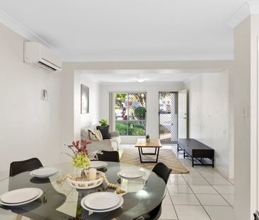 Parkside Perfection - Spacious 3-Bed Townhouse in a Peaceful Setting - Photo 3
