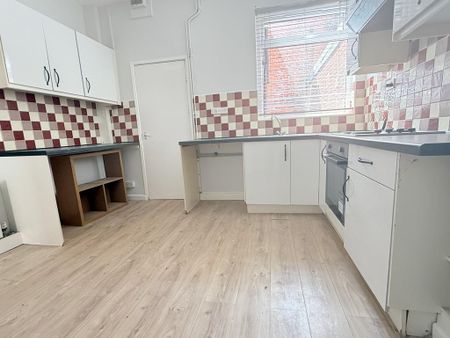 4 bedroom terraced house to rent - Photo 2