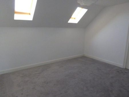 3 bedroom flat to rent - Photo 4