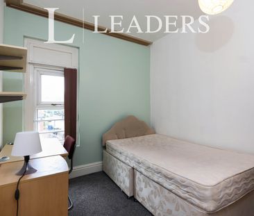 6 bedroom terraced to rent Holberry Close, Sheffield - Photo 3