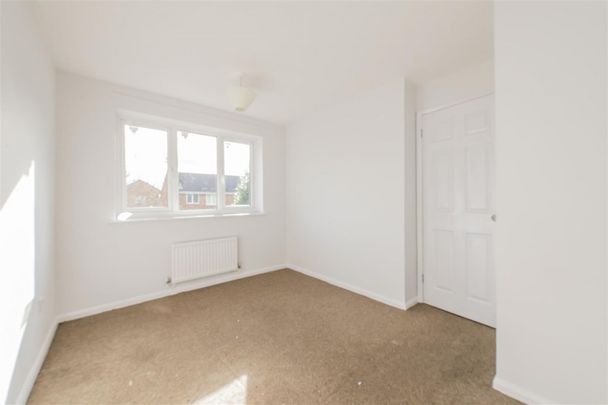 3 bed House - Semi-Detached To Let - Photo 1