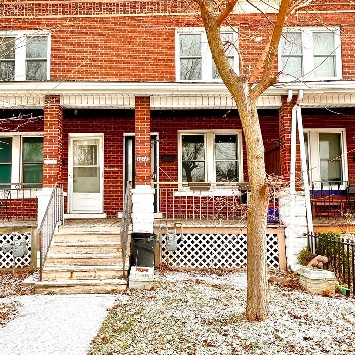 Spacious 2 Bed + Den 1.5 Bath Townhouse Stones Throw from Downtown Windsor - Photo 1