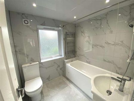 York Avenue, Hayes, UB3 - Photo 5