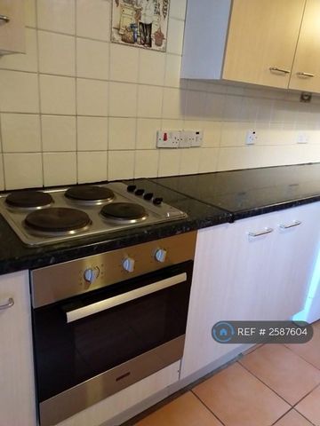 2 bedroom flat to rent - Photo 4