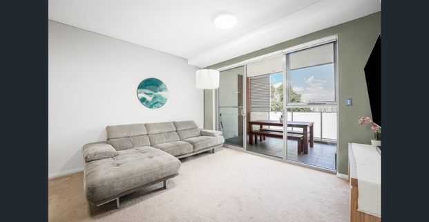 Modern Two Bedroom Apartment in a Prime Location - Photo 1