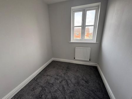 3 bedroom end of terrace house to rent - Photo 2