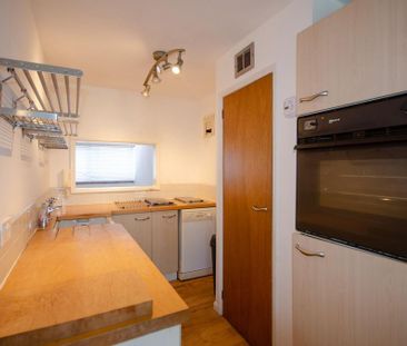 2 bedroom end of terrace house to rent - Photo 5