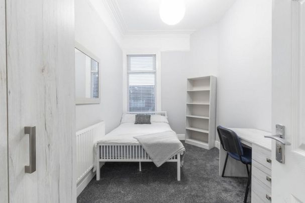 6 bedroom terraced house to rent - Photo 1