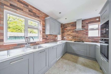 Lynch Close, Uxbridge, Middlesex, UB8 - Photo 3