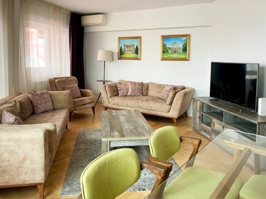 A Bright Elegant Two-Bedroom Apartment in the Heart of Bucharest - Fotografie 1