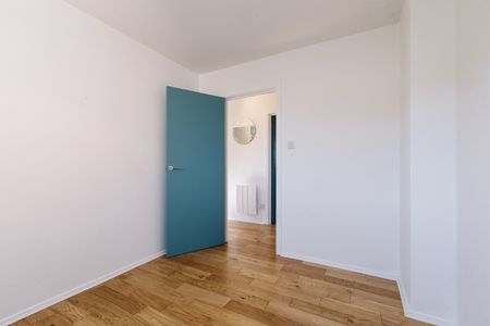 2 Bed Flat, Epping Close, RG1 - Photo 2