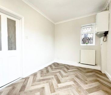 2 bedroom semi-detached house to rent - Photo 4