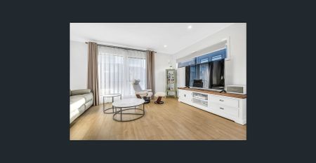 Stylish Townhouse in a Prime Craigieburn Location! - Photo 2