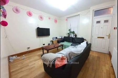 6 Bed - 9 Beamsley Terrace, Hyde Park, Leeds - LS6 1LP - Student - Photo 2