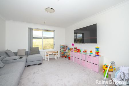 4 Bedroom home Available Now!!! - Photo 2