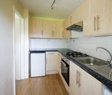 2 bedroom mews to rent - Photo 3