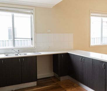 Superbly placed in Hamilton North, this classic three-bedroom weath... - Photo 6