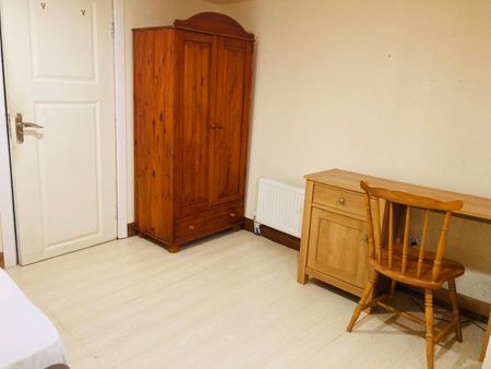 Room in a Shared House, Plymouth Grove, M13 - Photo 4