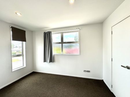 Convenient & Low-Maintenance Townhouse in Prime Central Location - Photo 2