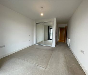 Stunning 5th floor corner apartment with far reaching views over Ne... - Photo 2