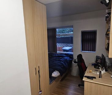 5 Bed - 19 St Chads View, Headingley, Leeds - - Student - Photo 2