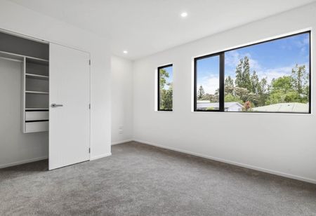 Prime Green Bay Location – 2-Bedroom Townhouse with Special Offer - Photo 4