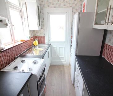 3 bedroom end of terrace house to rent - Photo 6