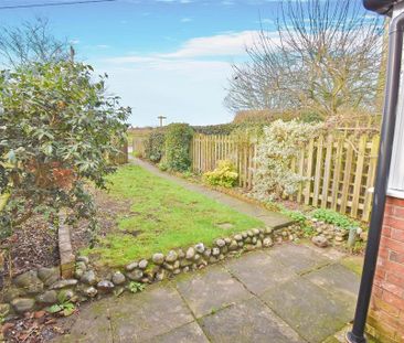 2 bedroom terraced house to rent - Photo 4