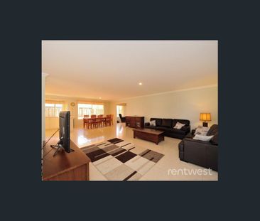 ROOM TO MOVE, SPACE TO ENJOY! - Photo 2