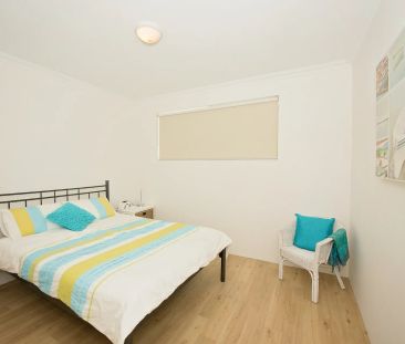 Low maintenance, furnished beauty for 6 months! - Photo 4