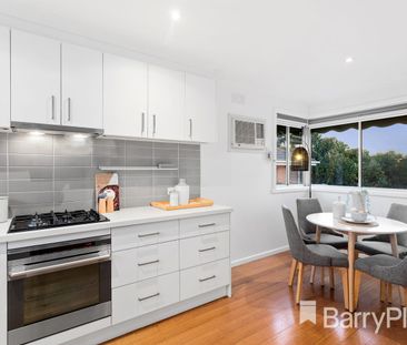 The location couldn't be more ideal, - Photo 5