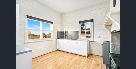 Older style neat and tidy three bedroom home - Photo 3