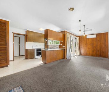 SPACIOUS THREE BEDROOM HOME WITH SOLAR POWER BACK-UP BATTERY - Photo 6