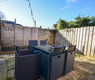 3 bedroom flat to rent - Photo 2