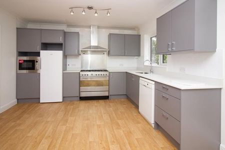 5 bedroom detached house to rent - Photo 5