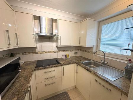 2 bedroom retirement property to rent - Photo 5