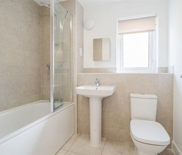 3 bedroom semi-detached house to rent - Photo 5