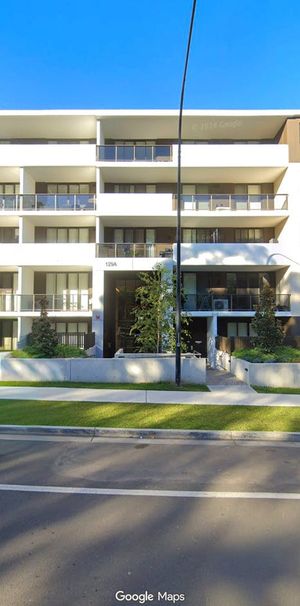 Modern 2-Bedroom Apartment with Exceptional Transport Access – Walk to Station - Photo 1
